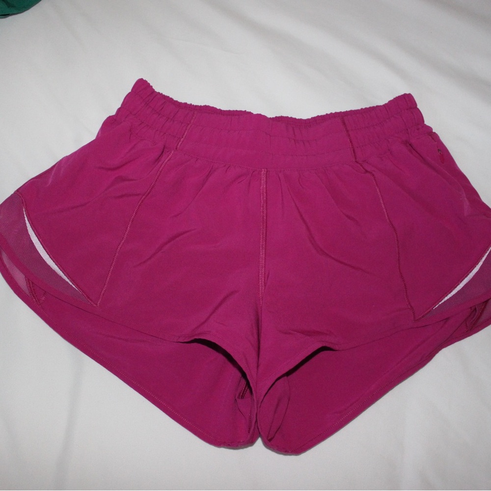 LULULEMON HOTTY HOT low-rise lined short 2.5